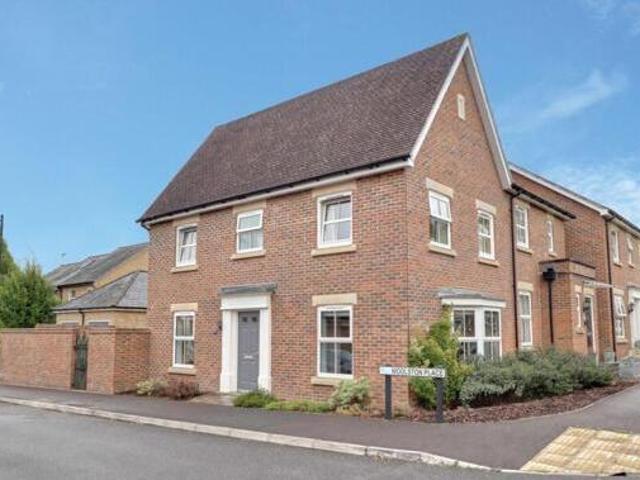 3 Bedroom Semi detached House For Sale In Hook, Hampshire