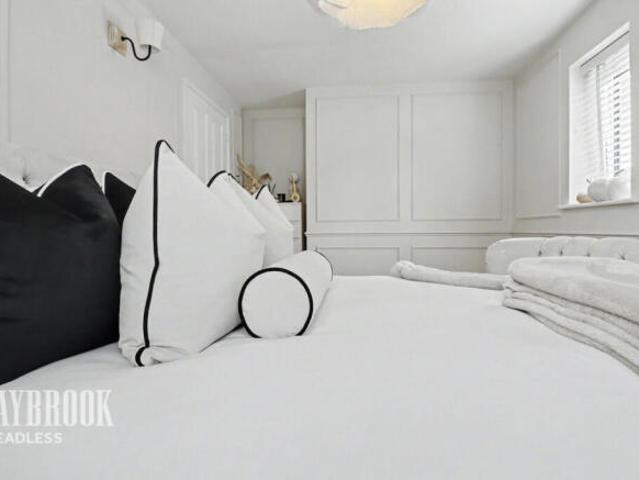 3 bedroom semi detached house for sale in Manor Park Avenue, Sheffield, S2