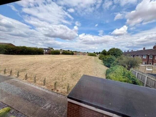 3 bedroom semi detached house for sale in Motherwell Close, Hull, HU8