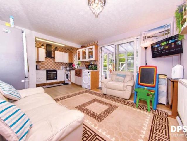 3 bedroom semi detached house for sale in Muirhead Drive, Bradford, BD4