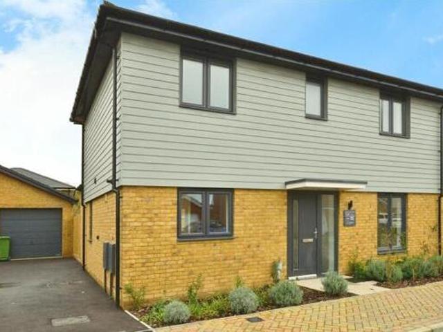 3 Bedroom Semi detached House For Sale In New Romney, Kent