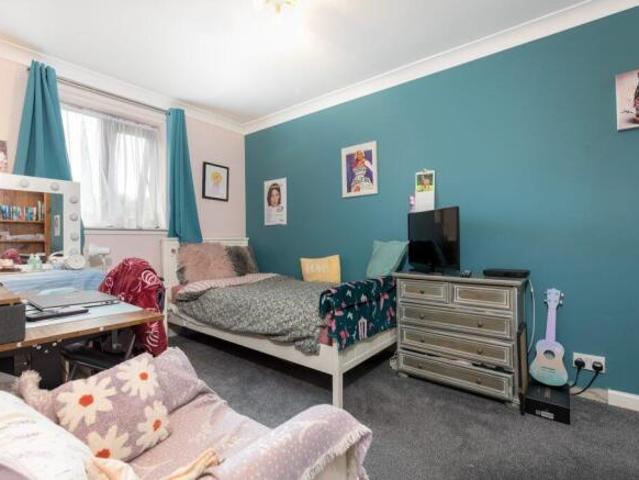 3 bedroom semi detached house for sale in Newford Grove, Clarkston, G76