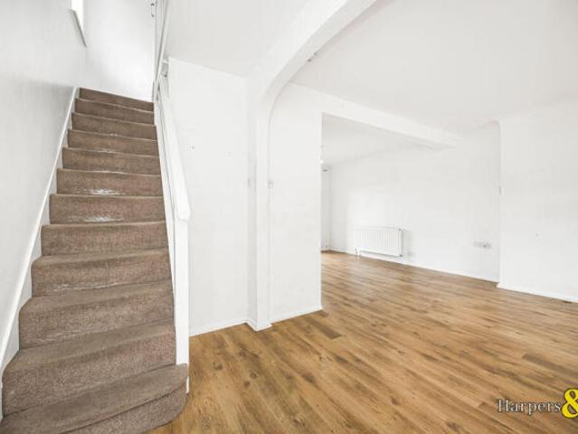 3 bedroom semi detached house for sale in Northdown Road, Welling, DA16