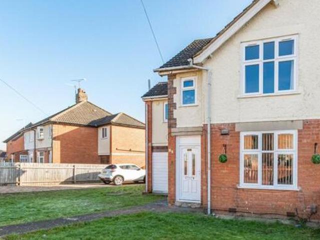 3 Bedroom Semi detached House For Sale In Redditch, Worcestershire