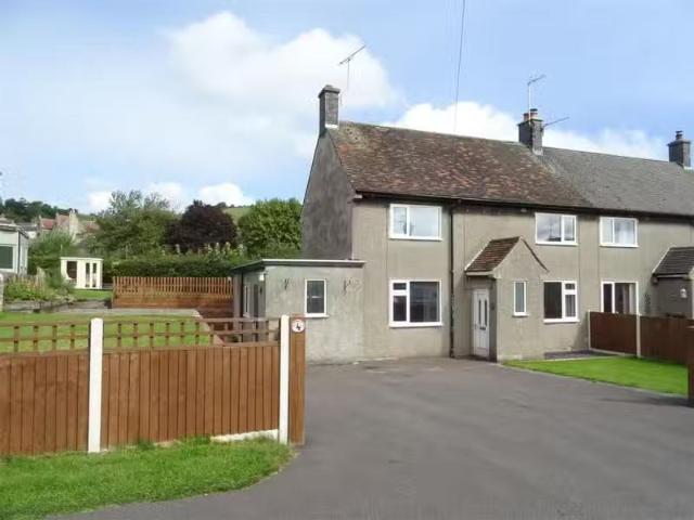 3 bedroom semi detached house for rent in 4 Greenway, Brassing.