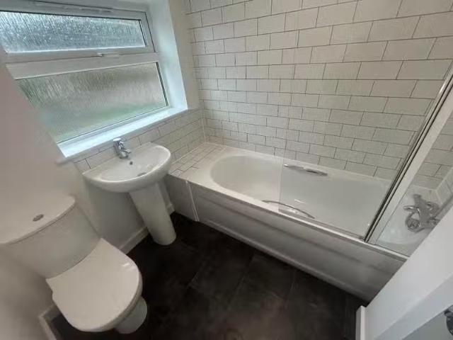 3 bedroom semi detached house for rent in Tarn Drive, Bury, Gr.