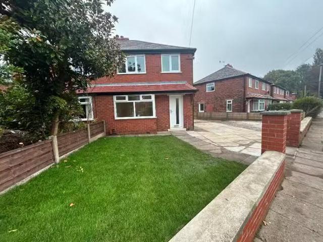 3 bedroom semi detached house for rent in Tarn Drive, Bury, Gr.