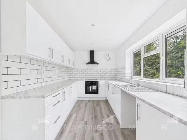3 bedroom semi detached house for rent in The Crescent, Dunscr.