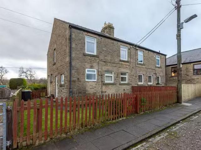 3 bedroom semi detached house for rent in The Green, birdfield.