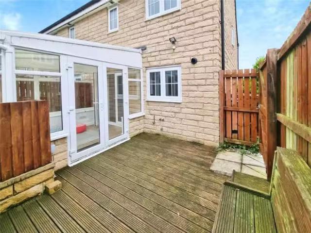 3 bedroom semi detached house for rent in The Knoll, Keighley.