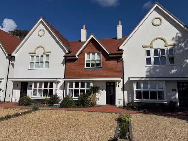 3 bedroom semi detached house for rent in The Kemps, East Stok.