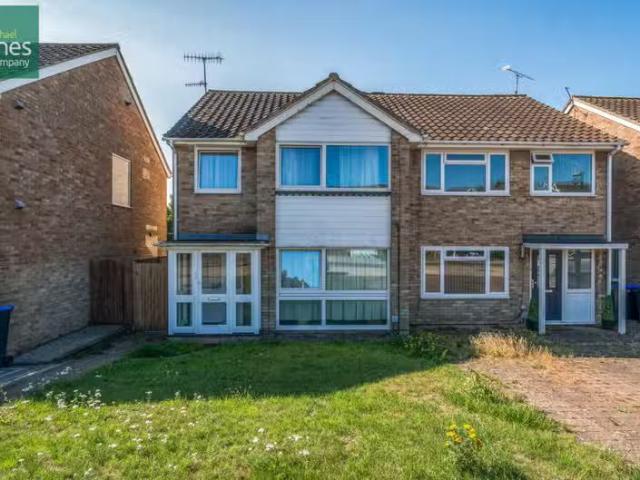 3 bedroom semi detached house for rent in The Lawns, Sompting.
