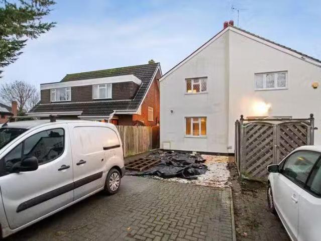 3 bedroom semi detached house for rent in Tile Kiln Lane, Bexl.