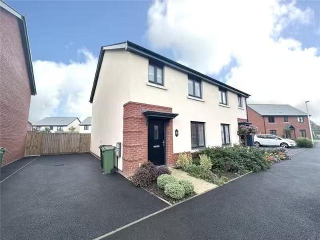 3 bedroom semi detached house for rent in Topsham, Exeter, EX3