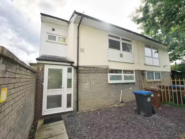 3 bedroom semi detached house for rent in Travellers Lane, Hat.