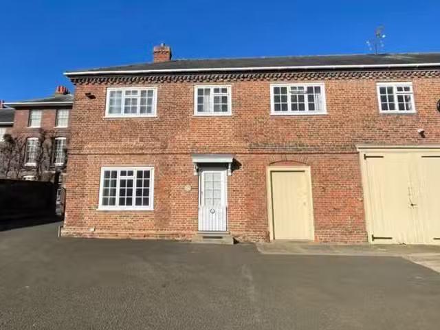 3 bedroom semi detached house for rent in Trumpington Hall, Gr.