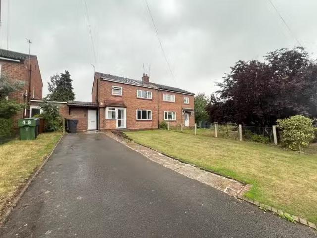 3 bedroom semi detached house for rent in Walls Road, Stoke Pr.