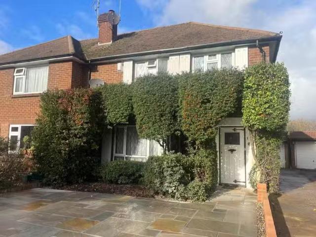 3 bedroom semi detached house for rent in Warren Road, Orpingt.