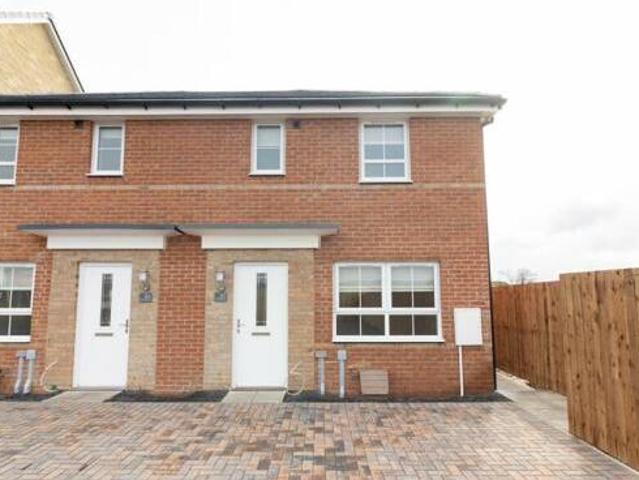 3 Bedroom Semi detached House For Rent In West Meadows