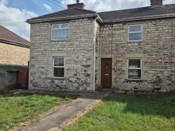 3 bedroom semi detached house for rent in Westhill Gardens, Ra.