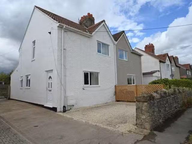 3 bedroom semi detached house for rent in White City, Midsomer.