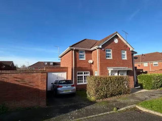 3 bedroom semi detached house for rent in Wilkins Grove, Welwy.