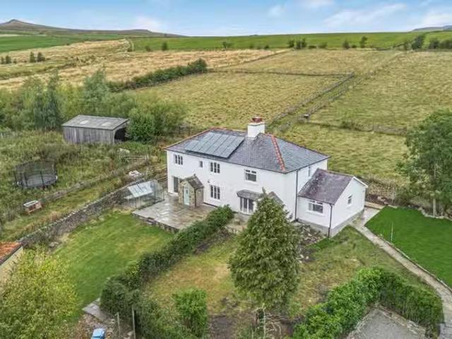 3 bedroom semi detached house for rent in Woodlands, Bog Lane.