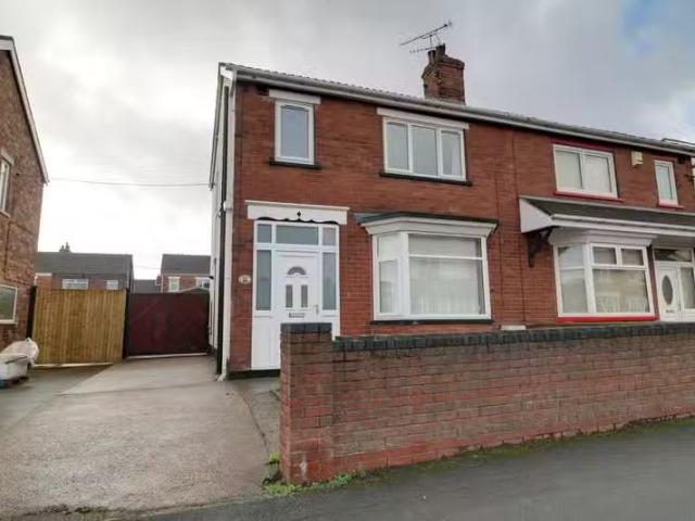 3 bedroom semi detached house for rent in Abbey Road, Sparthor.