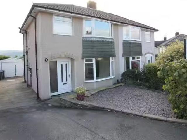 3 bedroom semi detached house for rent in Aireville Crescent.
