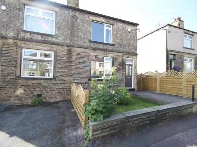 3 bedroom semi detached house for rent in Albert Avenue, Idle.