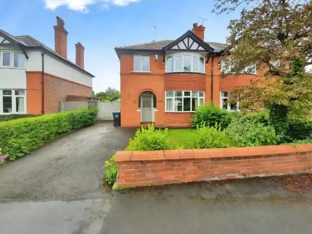 3 bedroom semi detached house for rent in Alun Crescent, Curzo.