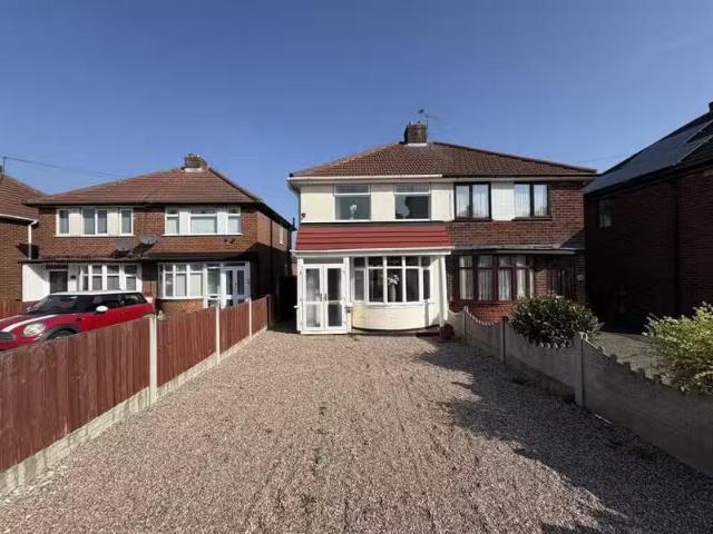 3 bedroom semi detached house for rent in Aston Road, Tividale.