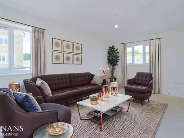 3 bedroom semi detached house for rent in Astor Crescent, Blac.