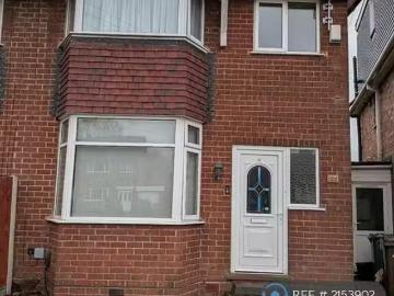 3 bedroom semi detached house for rent in Barn Lane, Solihull.