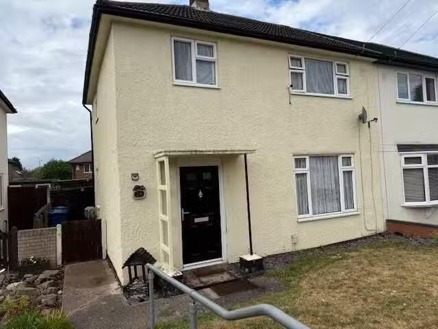 3 bedroom semi detached house for rent in Beech Close, Tamwort.