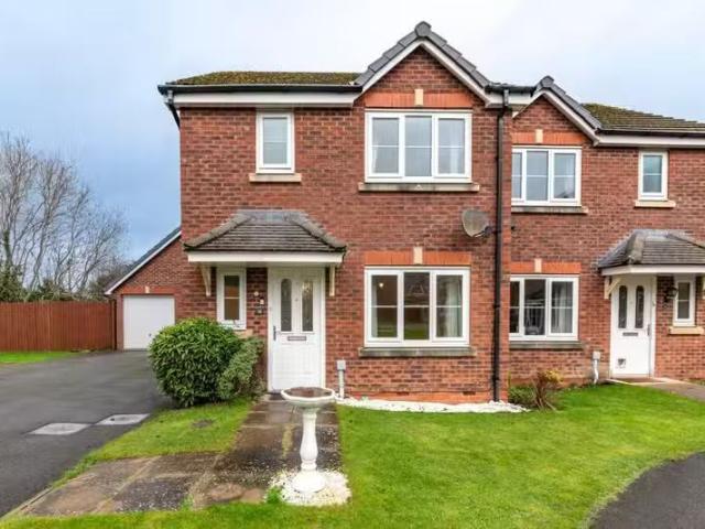 3 bedroom semi detached house for rent in Bilberry Grove, Buck.