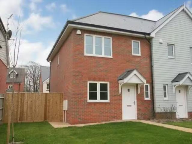 3 bedroom semi detached house for rent in Bradbury Close, East.