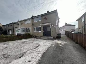3 bedroom semi detached house for rent in Carr House Mount, Wy.