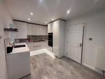3 bedroom semi detached house for rent in Castleview Avenue, K.