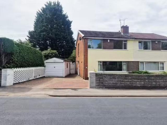 3 bedroom semi detached house for rent in Castle Drive, Dinas.