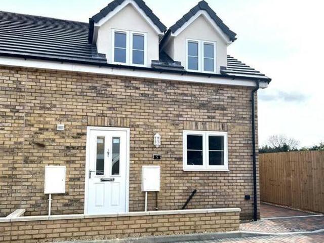 3 Bedroom Semi detached House For Rent In Chatteris, Cambs