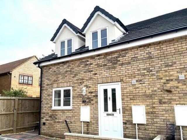 3 Bedroom Semi detached House For Rent In Chatteris, Cambs