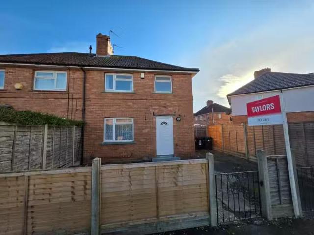 3 bedroom semi detached house for rent in Charfield Road, Sout.