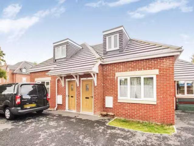 3 bedroom semi detached house for rent in Charminster, Bournem.