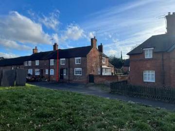 3 bedroom semi detached house for rent in Church Street, Locki.