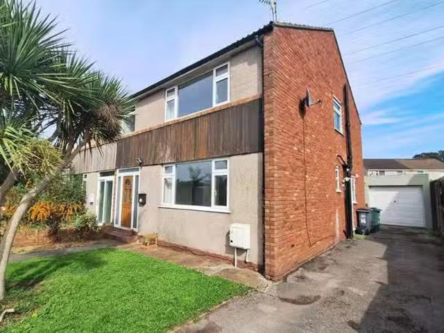 3 bedroom semi detached house for rent in Cleeve Drive, Bristo.