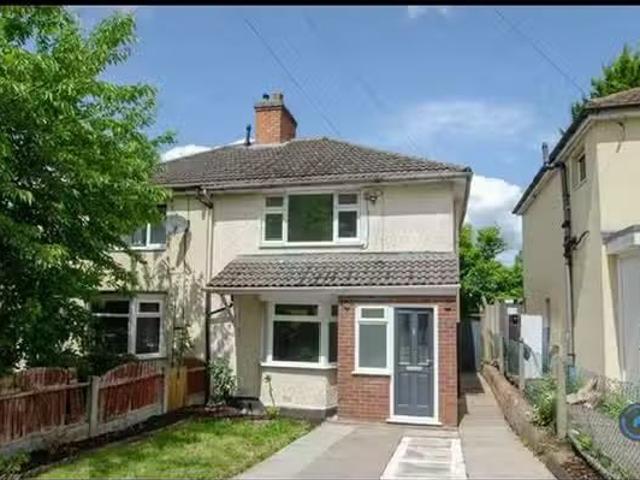 3 bedroom semi detached house for rent in Cleeve Road, Birming.