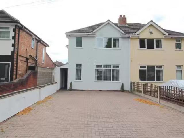 3 bedroom semi detached house for rent in Cranes Park Road, Sh.