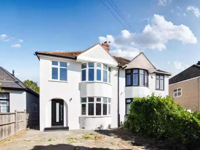 3 bedroom semi detached house for rent in Dartford Road, Bexle.