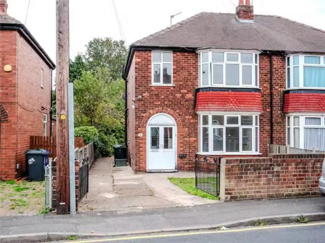 3 bedroom semi detached house for rent in Dunleary Road, Intak.